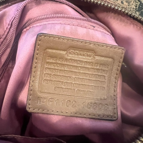 Coach ladies, vintage handbag pre-loved buttery, soft weather, brass hardware - Picture 14 of 15